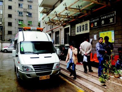 太乙路丽苑小区高层连续停电 业主爬楼痛苦不堪