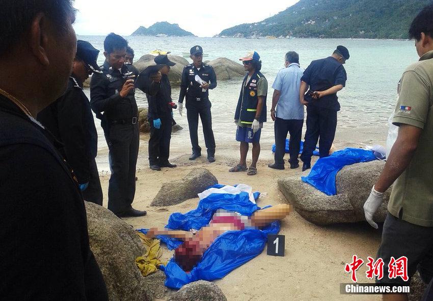 一男一女游客裸死泰国海滩 旁边有一带血锄头