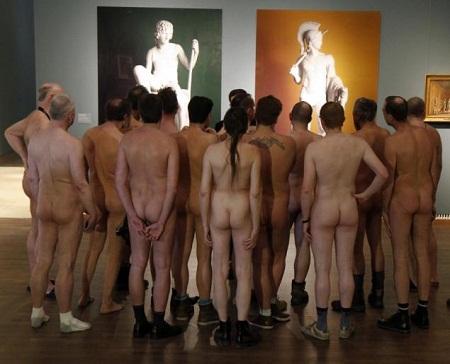 奥地利博物馆办“裸男美术展” 观众也脱光(图)