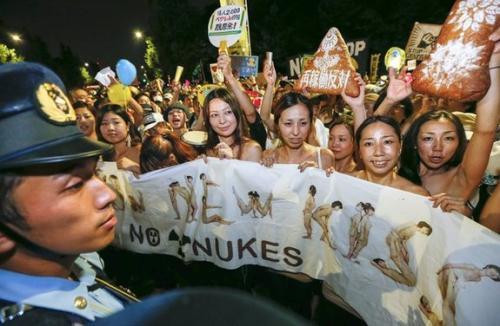 热点视频：外国裸女昆明街头散步 盘点全球裸体事件
