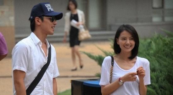 前不久，媒体曝光了高圆圆与台湾当红小生赵又廷萌发“姐弟恋”的新闻，对此两位当事人一个默不作声，一个坚决否认，而媒体又“无图作证”，令人们对这段恋情难辨真假。记者千里追踪，在南京进行“艰难”蹲守，终于目击到赵又廷与悄悄前来幽会的高圆圆日夜缱绻、足不出户的甜蜜瞬间，娱乐圈又一场姐弟恋“春光乍现”。