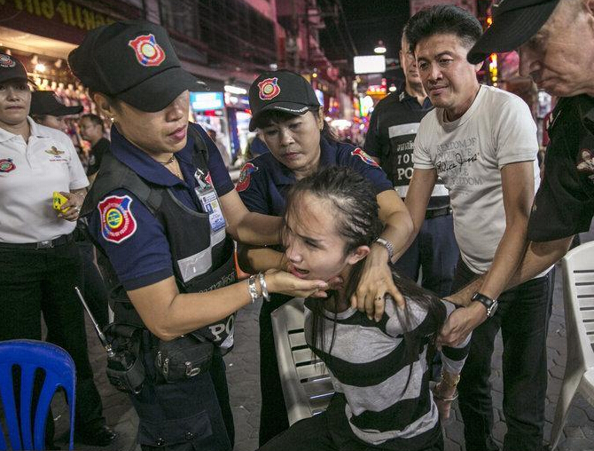 泰国在著名红灯区扫黄 被捕将上交10美元罚款