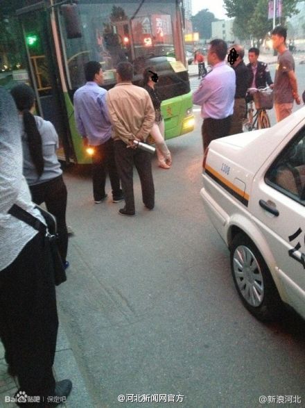 老人因无人让座拦公交车2小时：大家谁也别想走