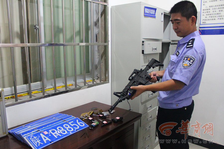 盗窃车财团伙一年偷200余万 一人被抓时枪已上膛