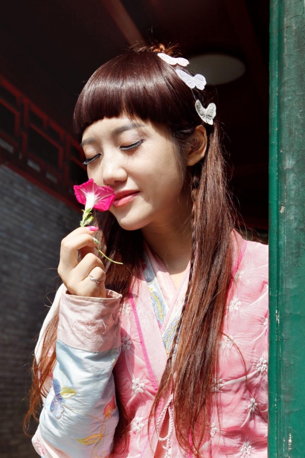 北大小师妹走红 网友赞许预备役校花