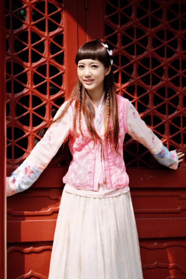 北大小师妹走红 网友赞许预备役校花