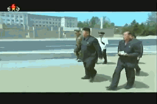 朝媒称金正恩身体有恙 瘸腿画面曝光(组图)