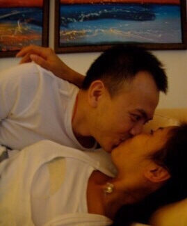 刘涛老公晒与妻激吻照