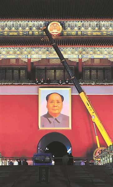 天安门毛泽东像盘点:从哪个地方看眼神都在注视你