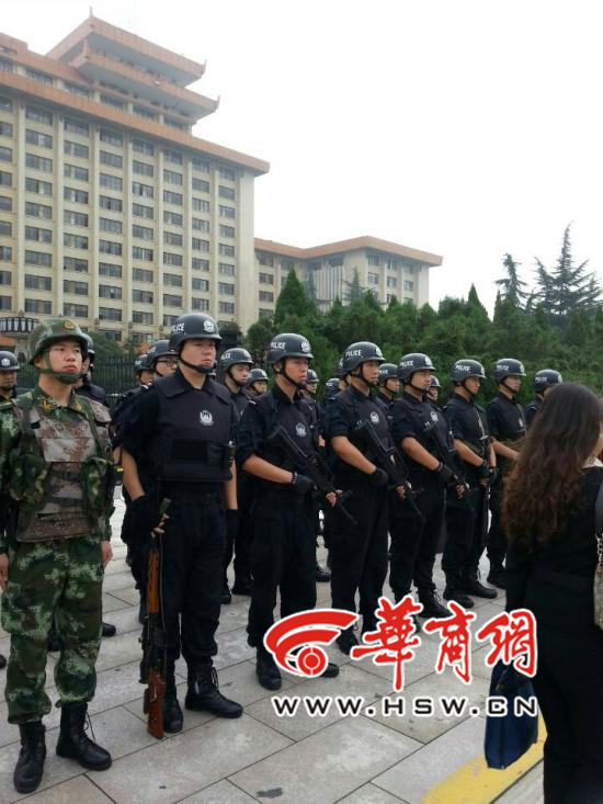 “西安卫士”荷枪实弹 全力以赴保古城平安