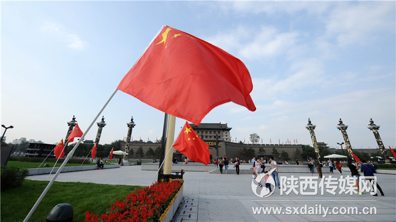 西安街头国旗飘扬 欢度国庆【5】