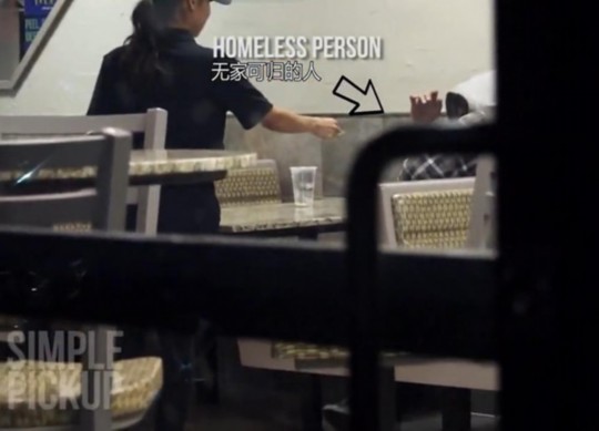 美国街头实验：给服务员100美元 戏剧性的一幕感动众网友/图