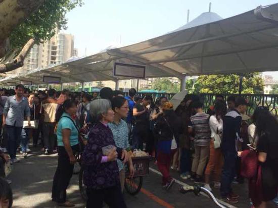 陕西历史博物馆游客火爆 每日发票4000张