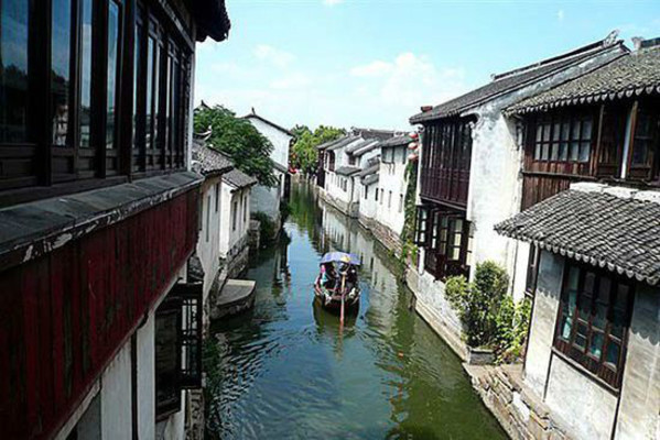 黄金周多景区遇冷 黄山五台山游客同比降3成