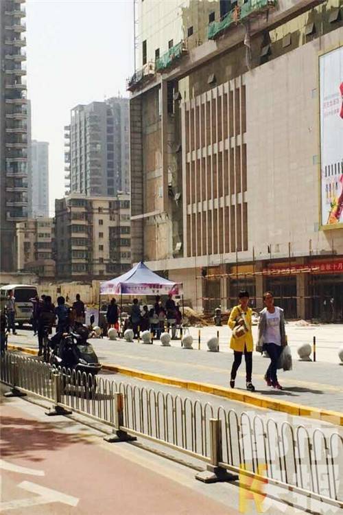 西安盛龙广场工地吊篮坠落1人死亡 初查系钢丝绳断裂