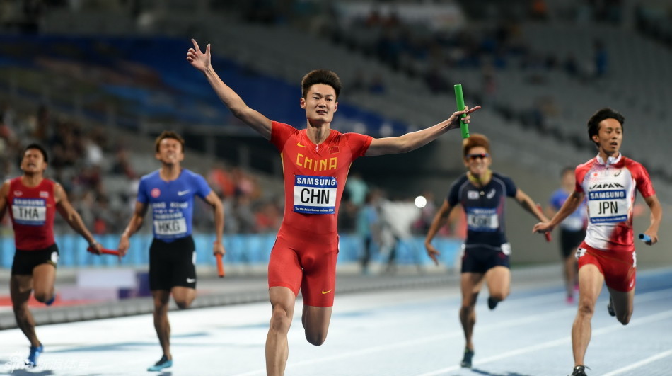 亚运会男子4x100米接力中国队破亚洲纪录并夺冠