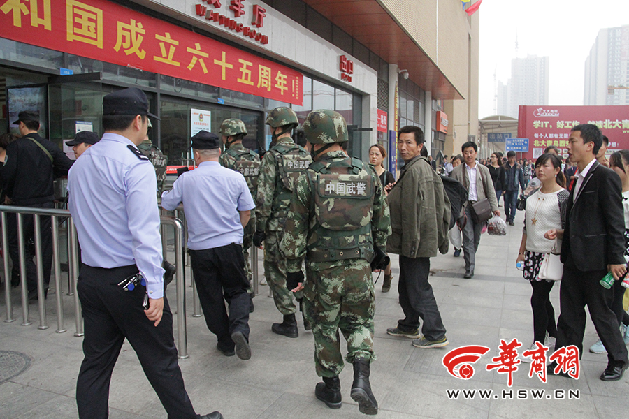 古城民警开启上班模式 确保市民安全度过国庆假期