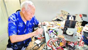 发明达人：九旬翁造自救跳楼机