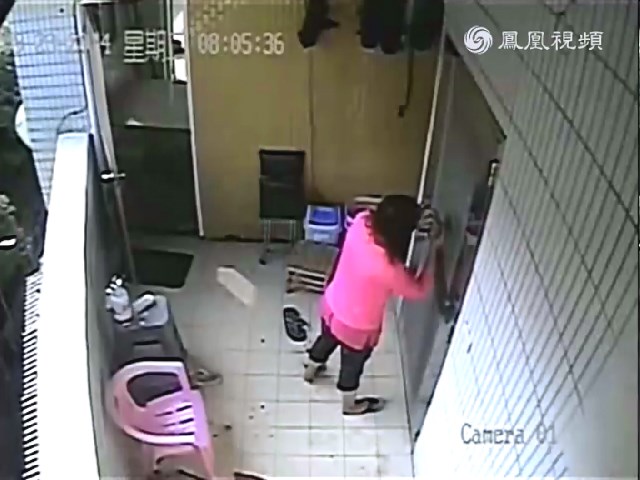 女子爬六楼阳台为示爱 留纸条称老公我爱你