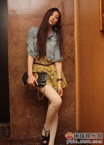 女星大笑需谨慎不笑是天仙 一笑瞬间变猪扒妹