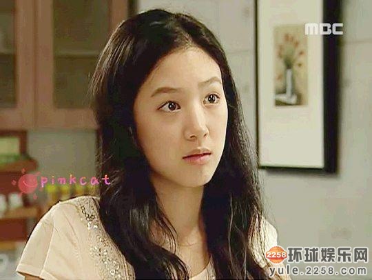 女星大笑需谨慎不笑是天仙 一笑瞬间变猪扒妹