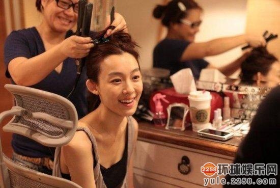 女星大笑需谨慎不笑是天仙 一笑瞬间变猪扒妹