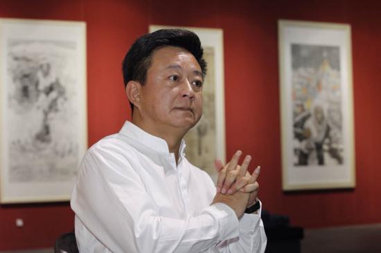 央视主持人朱军来西安办画展 自称是来考试