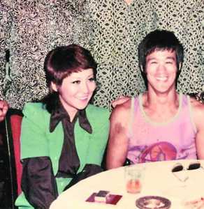 王全安嫖娼张雨绮不离婚 揭明星狗血家丑(图)
