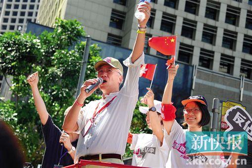 香港部分“占中”参与者同意撤离 中学将于今日复课