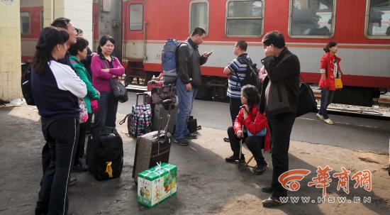 12西安游客举报旅行社购火车票未实名制