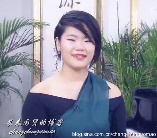 毕福剑18岁女儿照片首曝光 网友：一看就是亲生的