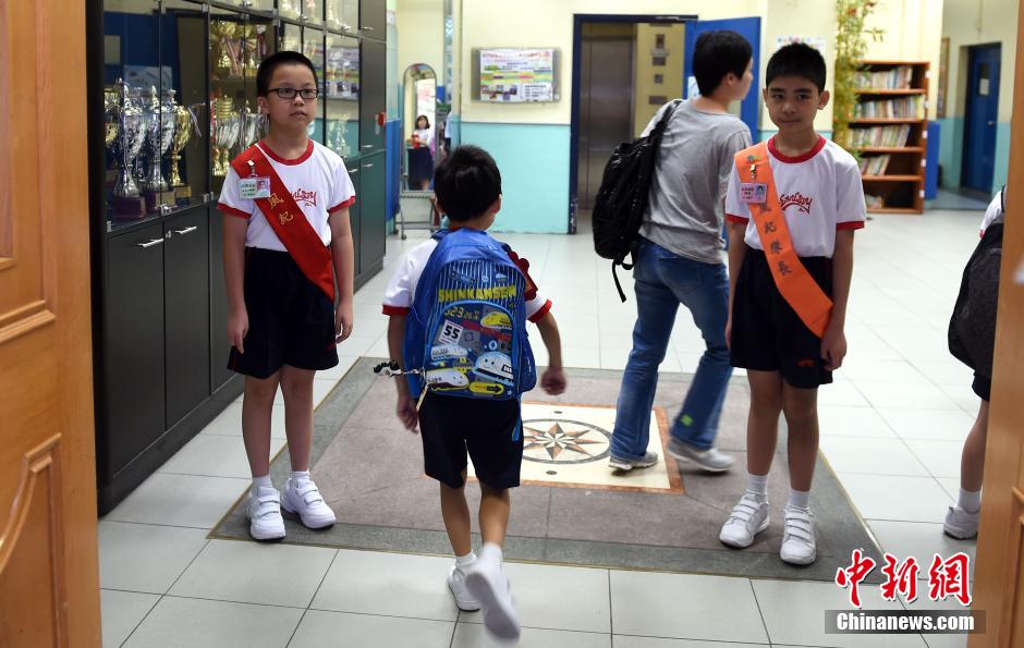 受“占中”影响 香港湾仔区小学停课数日后复课