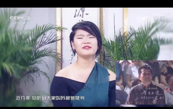 毕福剑女儿亮相《星光大道》　秀英文琴技