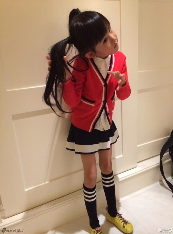 陆毅女儿贝儿双马尾美照曝光(多图)